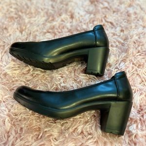 Dream Pairs black faux leather heels in Size 7.5
